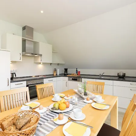 L4 - Lindenstrasse 1 - Feriendomizil Hollich